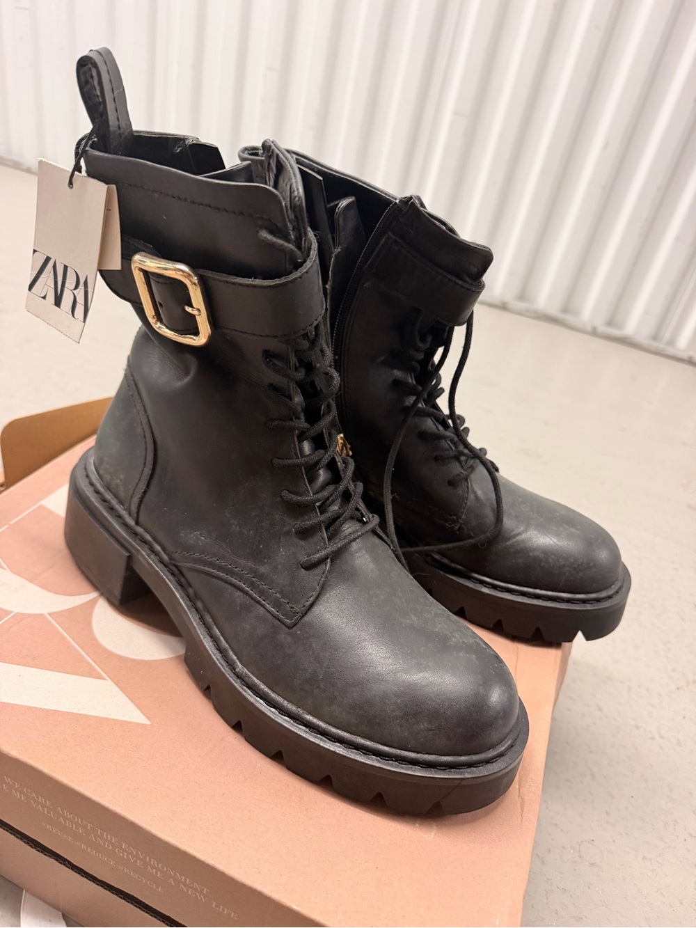 NEW W IMPERFECTIONS womens Zara Black Leather Lug-Sole Combat Boots 8 us size